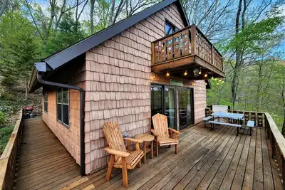 Image de Heart Haus on the Hill - Near Hocking Hills, Updated/Private/Comfortable!
