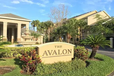 Beautiful Ground Floor condo 2 br /2 ba Avalon