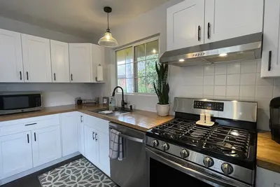 Image de Sunlit Surf Guest House - Downtown -2bd/1ba