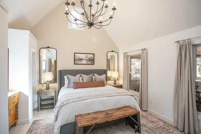 Image de Storybook Cottage in Leipers Fork, Tn