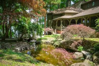 Image de “WaterView” Iconic Gem waterfront property w\/ walking trails
