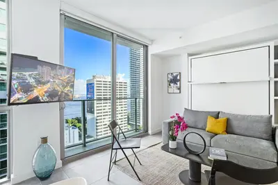Image de Pool & Gym Access! Modern Miami Studio w Sea Views