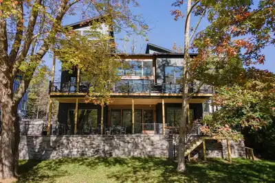 Image de Edgewater Escape: Lakefront, Dogs Welcome, Dock Slip, Indoor Pool