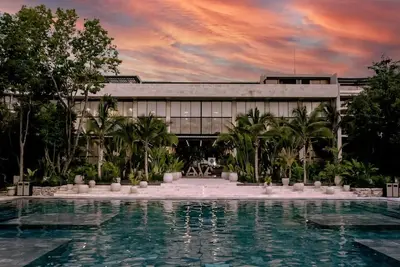 Image de Exclusive Penthouse Retreat: Private Rooftop Pool & Premier Resort Facilities
