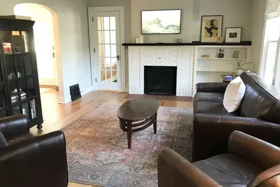 Image de Cozy 3 bedroom home, 2. 5 miles to Notre Dame!