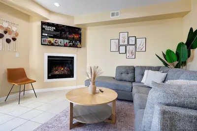 Image de Mid Century Modern 4Bedroom Family Townhome