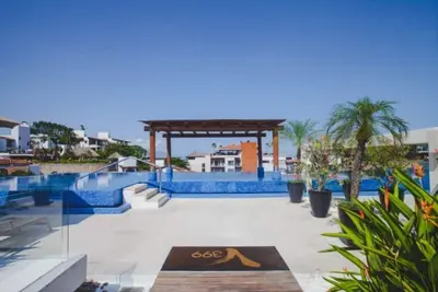 Image de Large Beautiful Penthouse Condo In the Heart of Zona Romantica