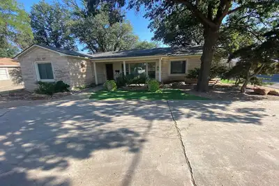 Image de Home in Medical District. Near Ttu & Downtown. Backyard oasis w lots of parking!