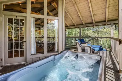 Image de Cliff Haven (1-Bedroom Cabin) by RedAwning