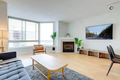 Image de Elegant and Charming Apt in Ballston with Pool