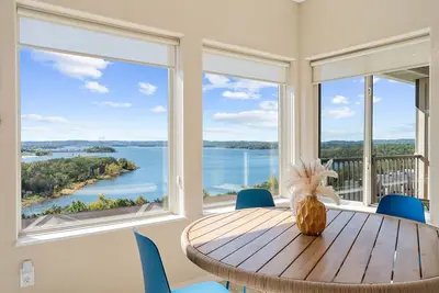 Image de Lake View Condo with Balcony & Sunroom at The Majestic at Table Rock