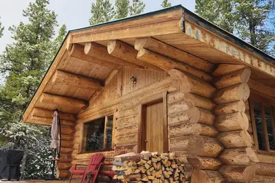 Image de Eagle's Nest Log Cabin, Remote, Off Grid Wilderness location adj Jasper Nat Park