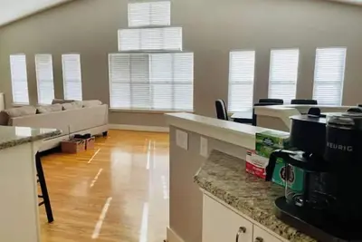 Image de Comfy, spacious 3-bedroom home near medical center