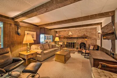 Image de Amish Country Apartment w\/ Cozy Fireplace!
