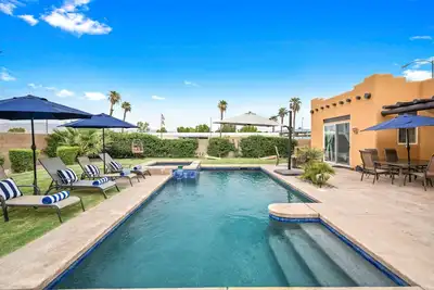 Image de Unique Bermuda Escape with Pool/Spa & King Size Bed!