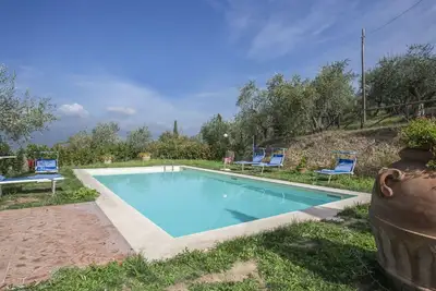 Image de Belle maison de vacances privée avec Wifi, piscine privée, bain à remous, Tv, terrasse, parking