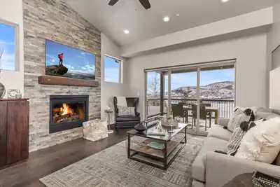 Image de Luxury Townhome, Theater & Family Room, Hot Tub! 2 Masters