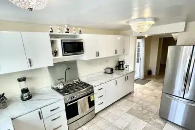 Remodeled Private Safe Gated Community Townhome, with 24/7 security