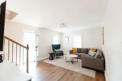Image de Renovated 3br home across from Williamsburg Winery with great outdoor space!