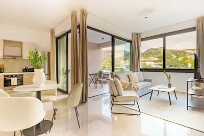 Image de Sanders River Plaza Aéré 1 Bdr Apte avec balcon
