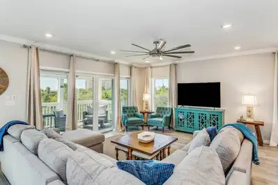 Image de Optional Golf Cart Rental | Chic Coastal Decor | Pet Friendly | Lost Club Resort | Beach Club |Pools