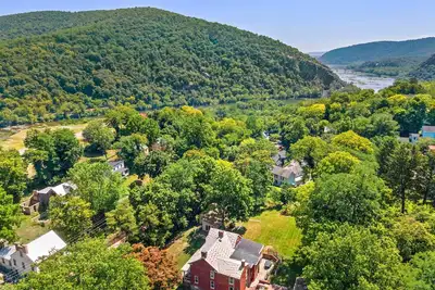 Image de White House Inn - Historic Home in Harpers Ferry!