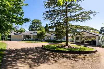 Image de Lauretana House & Cottage -Grand Homestead w/ Multiple Entertaining Areas, Pool, Moments from Bowral