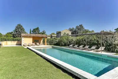Image de Grande maison au calme, climatisée, avec piscine chauffée et clôturée