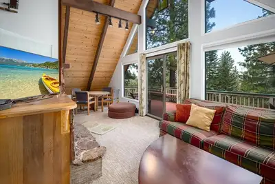 Image de Free Ski Shuttle to Northstar! Comfy Family Home Overlooking Valley w Wood Fp
