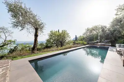 Villa \"Artista\" avec piscine privée, bain à remous & Wi-Fi