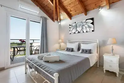 Image de Studio \"Yiannis\" avec vue sur la mer, jardin partagé & Wi-Fi