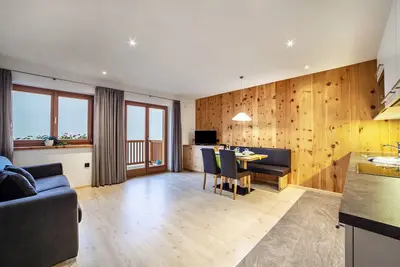 Image de Appartement de vacances familial \"Residence Kalchgruberhof Bergzirbe\" avec vue sur le lac et Wi-Fi.