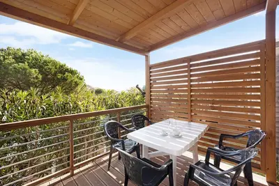Image de Mobile Home Alloro 165 avec piscine, terrasse privée et Wi-Fi