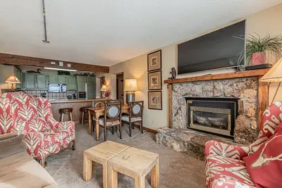 Image de Bronze Tree 501 | Ski-In Condo with Panoramic Views and Indoor Pool