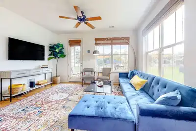 Image de Bishops Landing townhome with private washer/dryer, shared pool, tennis, gym