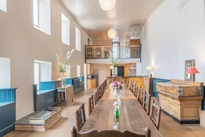 Image de The ultimate celebration house full of character with a bar, studio, pool table and table tennis.