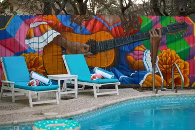 Image de Minutes from airport, hot tub, pool, mini golf, game room