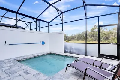 Image de Beautiful New Townhome | Sleeps 8 | Splash Pool |Near Disney
