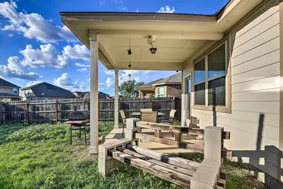 Image de San Antonio Home w\/ Yard ~ 8 Mi to Lackland!
