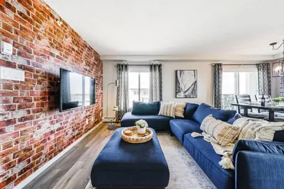 Image de Bright Luxe Condo Ac Top Floor King Bed Balcony