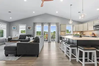 Image de 4br Track View Townhome Next to Road America