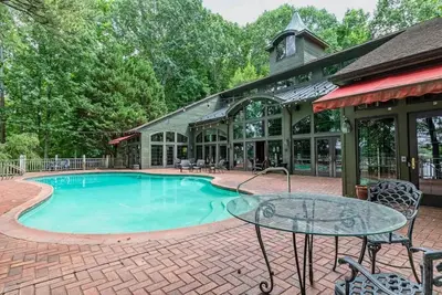 Image de “WaterView\" The Pool Pavilion, waterfront property assisted handicap access.