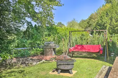 Image de Waterbury Home: Playground & Porch Swing