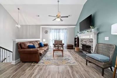 Image de Mins to Downtown & Ft. Campbell - Lux at Lancelot