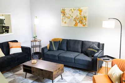 Image de The Orange House - Only 4 Minutes from Lu