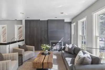 Image de Modern Riverside Retreat, Steps from Gondola