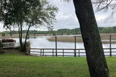Image de Waterfront property with beautiful sunrises and views overlooking Borrell Creek.