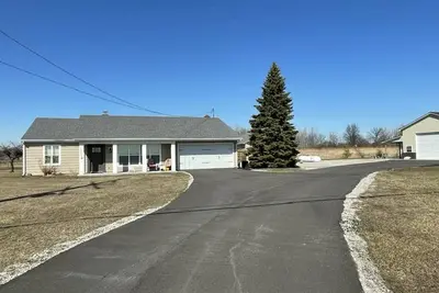 Image de Country Home with 3b 1. 5b w/ Room for Fishermen with Trucks Boats & Trailers