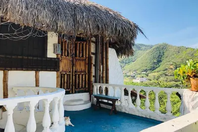 Image de tiny cabin near the beach
