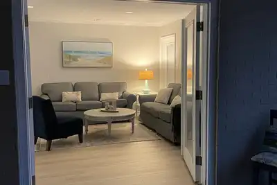 Image de Ground level Beach Rental   New Ada bathroom & bedroom.